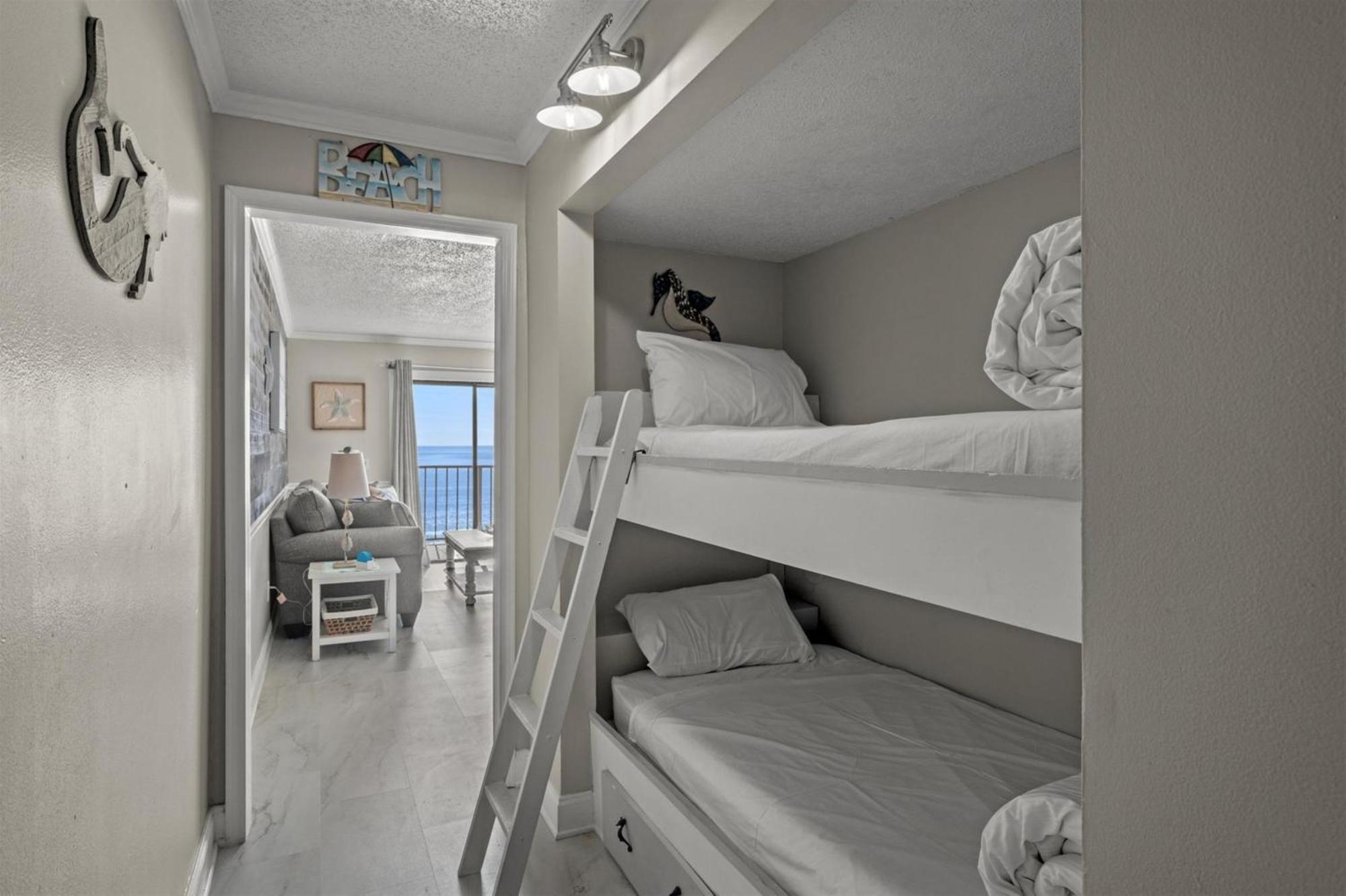 The Summit 816 Apartment *
